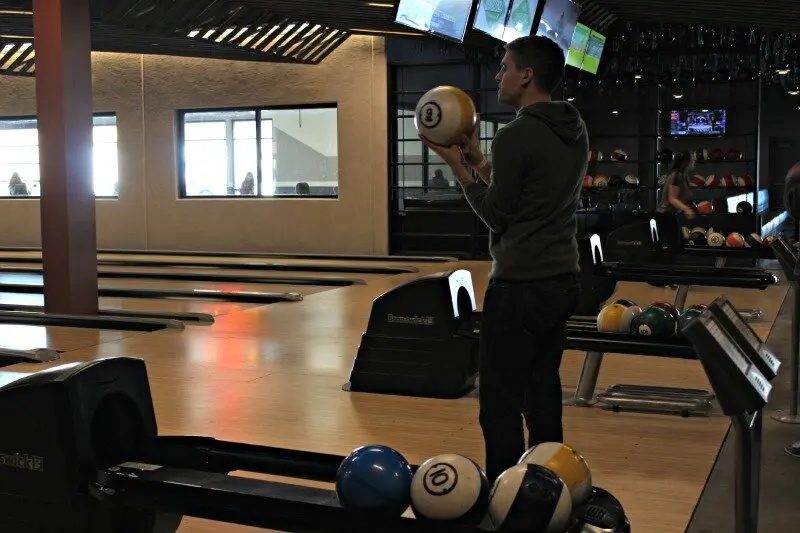 DMC bowling activity