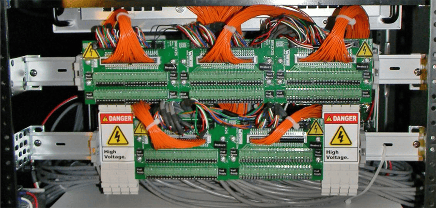 Battery Stack Simulator Connection with standard screw terminal connection