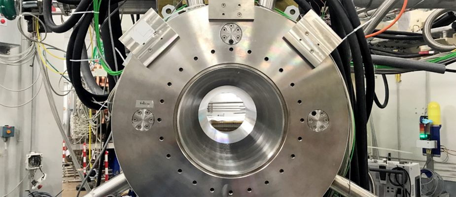 Controlling a Superconducting Magnet for a Particle Accelerator